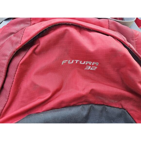 Deuter Futura 32 AC Backpack - Hydration Compatible - Great Daybag - Picture 3 of 16
